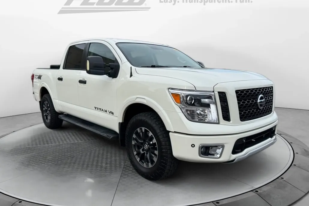 2019 Nissan Titan PRO-4X photo 1