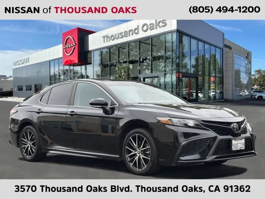 2022 Toyota Camry SE photo 1