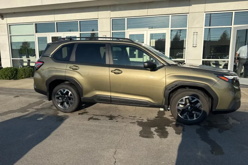 2025 Subaru Forester Premium photo 1