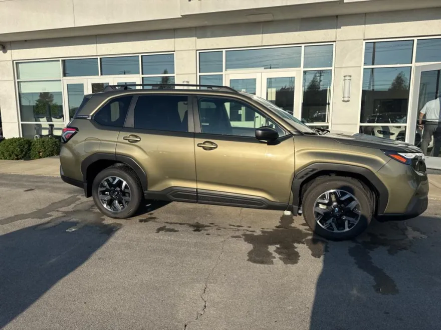 2025 Subaru Forester Premium photo 1