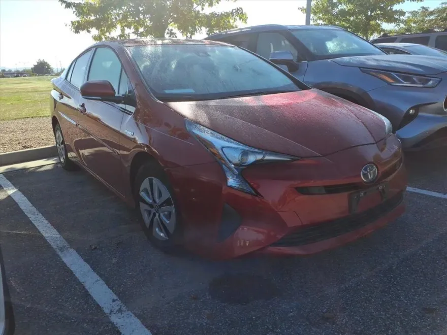 2018 Toyota Prius Four photo 1