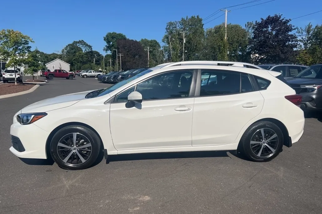 2023 Subaru Impreza Premium photo 1