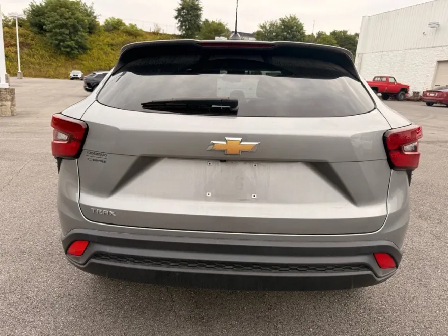 2024 Chevrolet Trax LS photo 1
