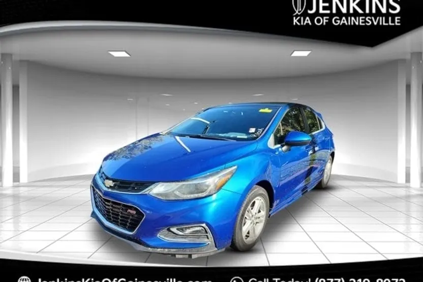 2017 Chevrolet Cruze LT photo 1