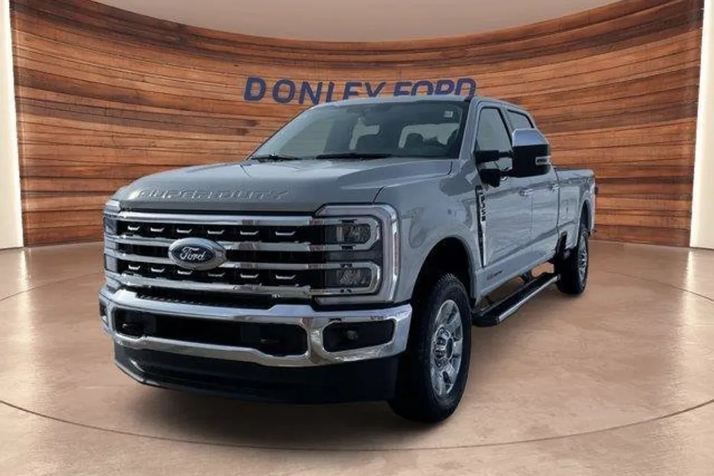 2025 Ford F-350 Lariat photo 1