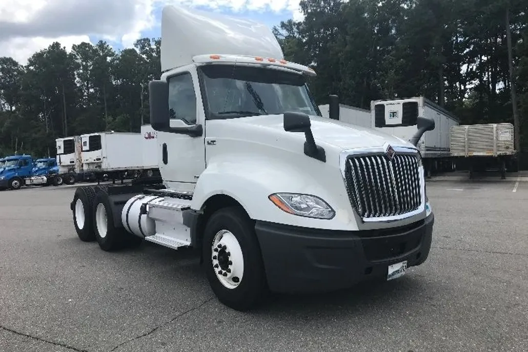 2019 International LT625 LT photo 1