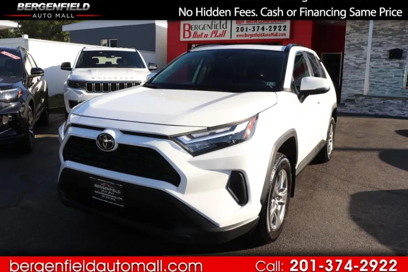 2025 Toyota RAV4 Hybrid XLE photo 1