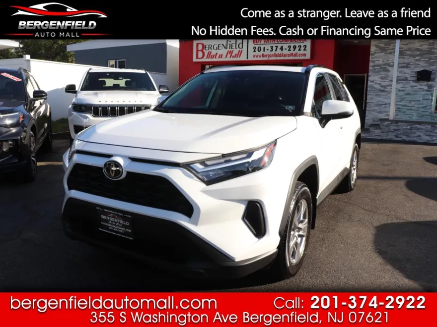 2025 Toyota RAV4 Hybrid XLE photo 1