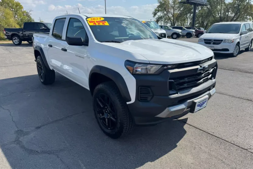 2024 Chevrolet Colorado Trail Boss photo 1