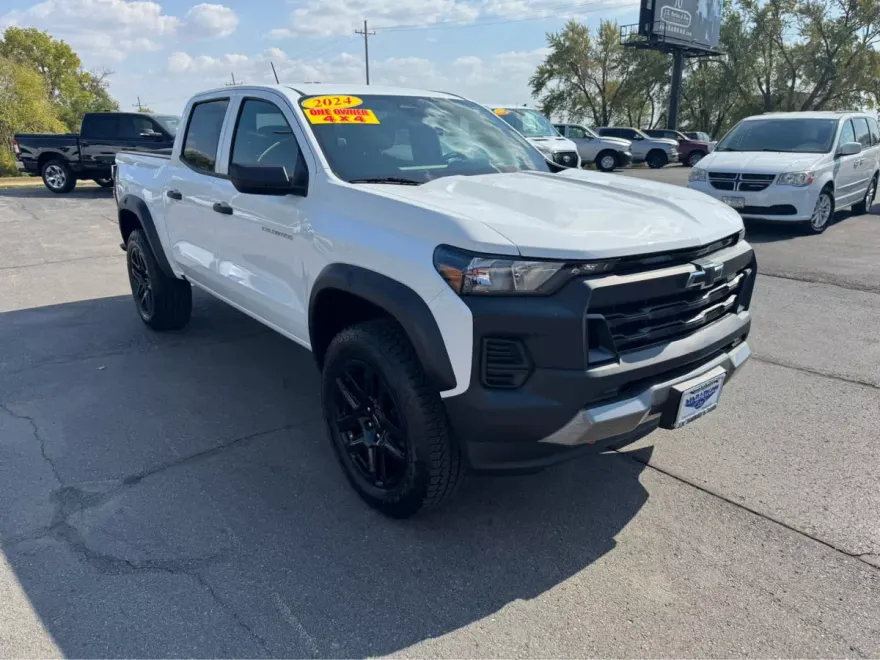 2024 Chevrolet Colorado Trail Boss photo 1