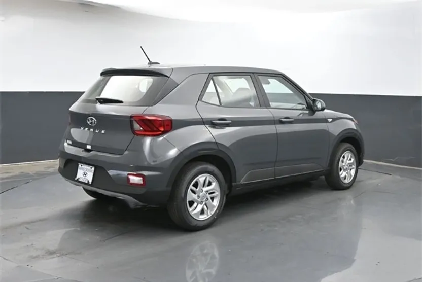 2025 Hyundai Venue SE photo 1