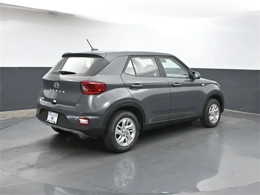 2025 Hyundai Venue SE photo 1