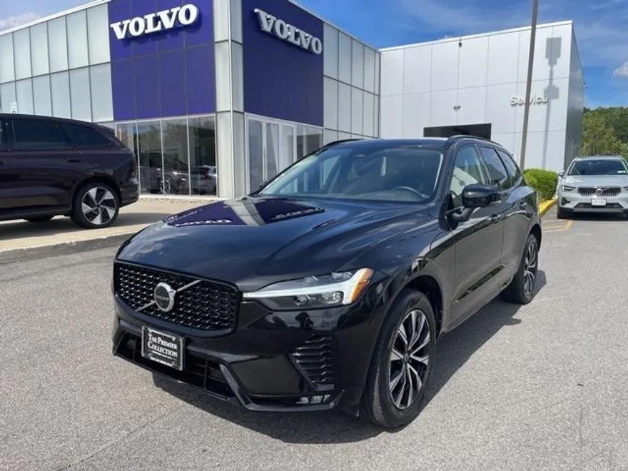2023 Volvo XC60 B5 Plus photo 1