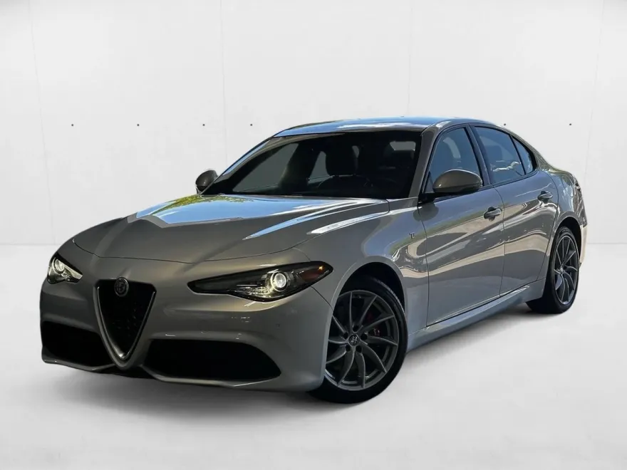 2023 Alfa Romeo Giulia Ti photo 1
