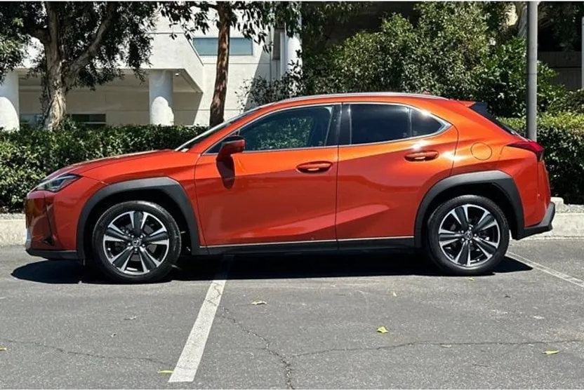 2019 Lexus UX 200 photo 1