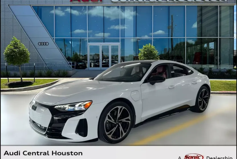 2023 Audi e-tron GT Prestige photo 1