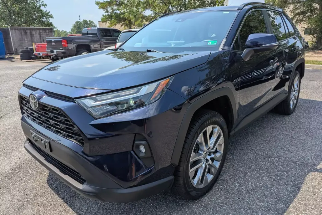 2022 Toyota RAV4 XLE Premium photo 1