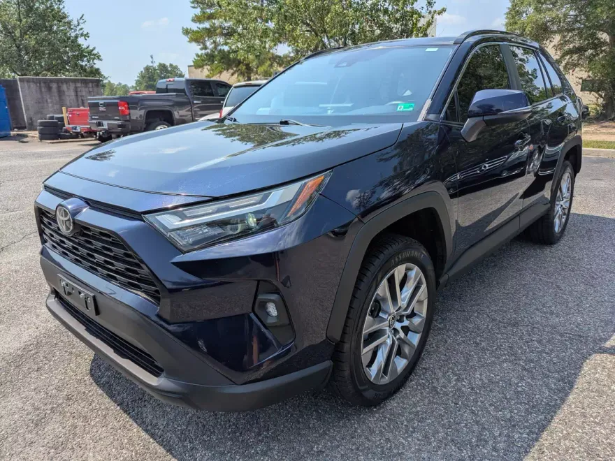 2022 Toyota RAV4 XLE Premium photo 1