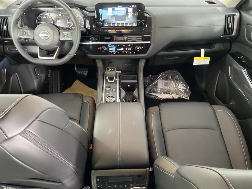 2025 Nissan Pathfinder SL photo 1