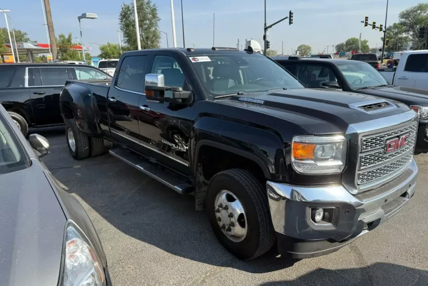 2019 Gmc Sierra 3500 HD Denali photo 1