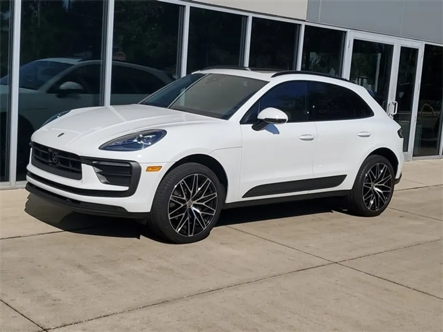 2024 Porsche Macan T photo 1