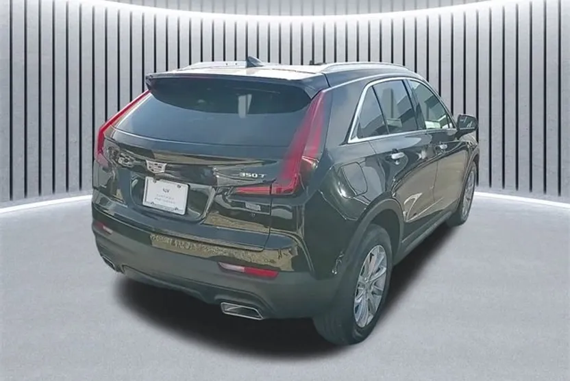2023 Cadillac XT4 Luxury photo 1