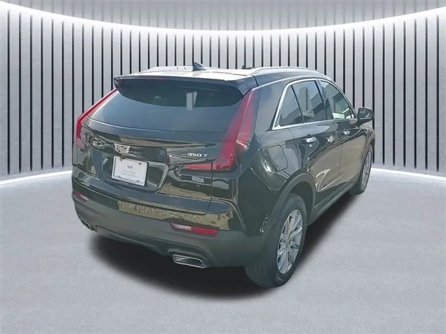 2023 Cadillac XT4 Luxury photo 1