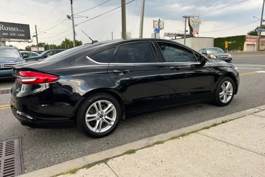 2018 Ford Fusion SE photo 1