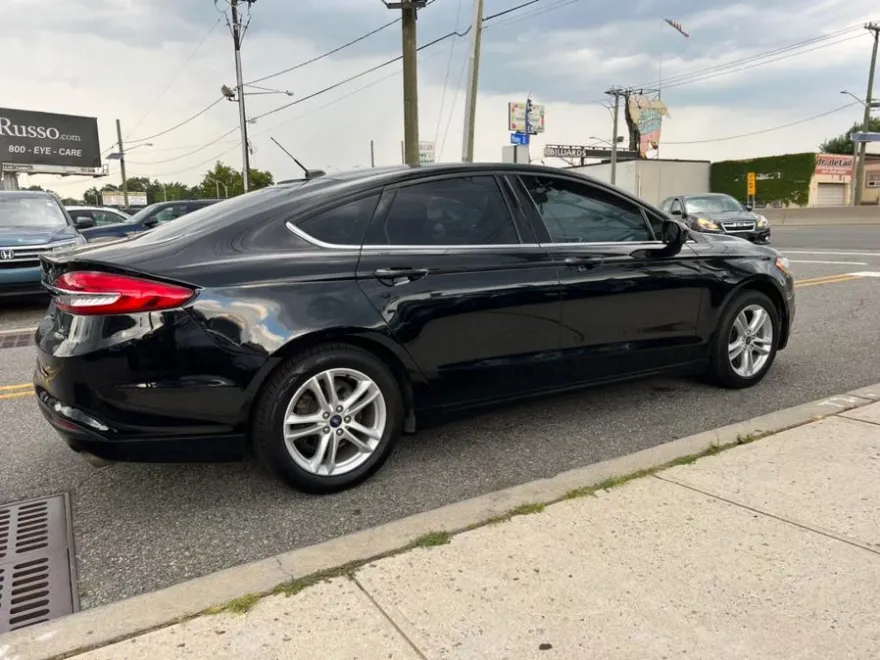 2018 Ford Fusion SE photo 1