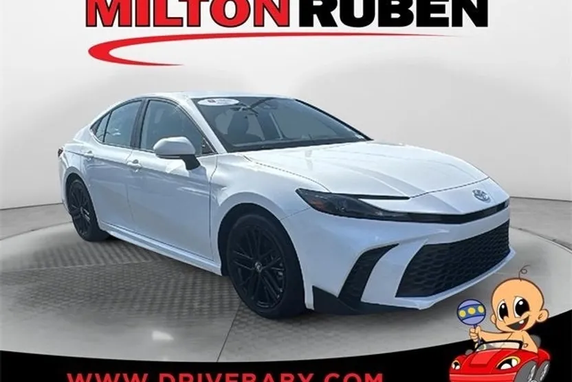 2025 Toyota Camry SE photo 1