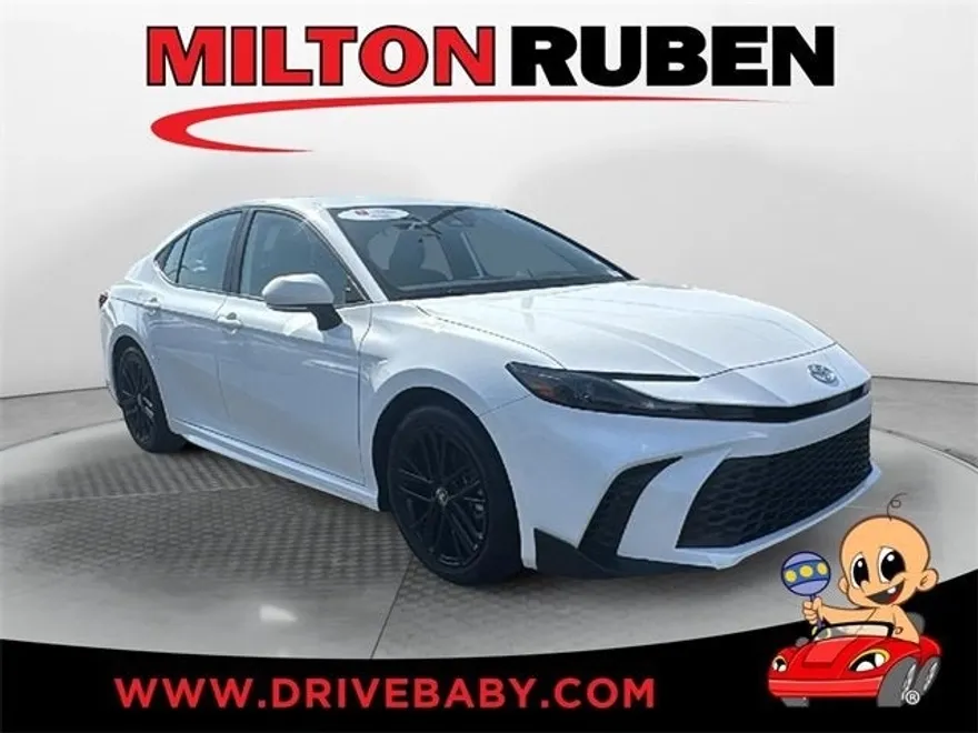 2025 Toyota Camry SE photo 1