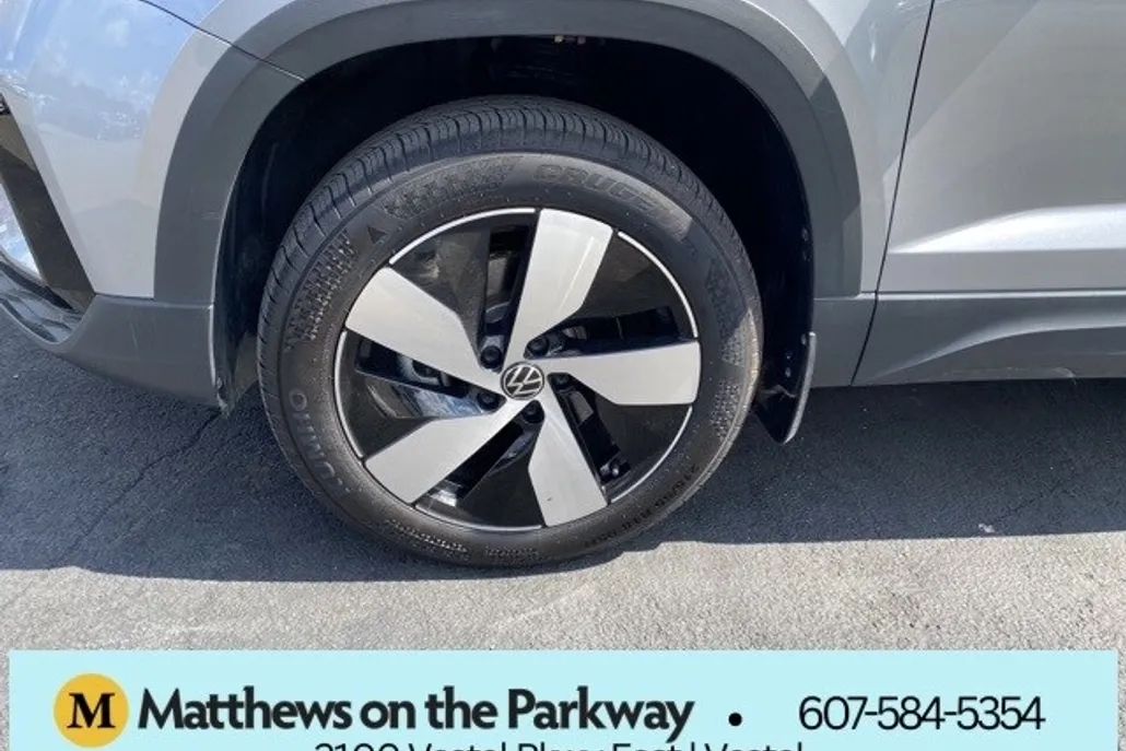 2024 Volkswagen Taos S photo 1