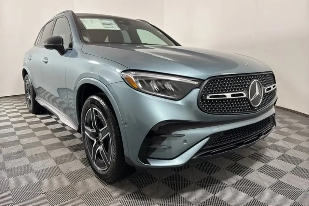2025 Mercedes Benz GLC 300 4MATIC photo 1