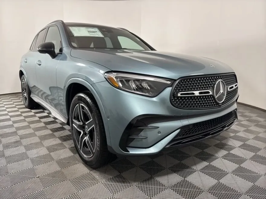 2025 Mercedes Benz GLC 300 4MATIC photo 1