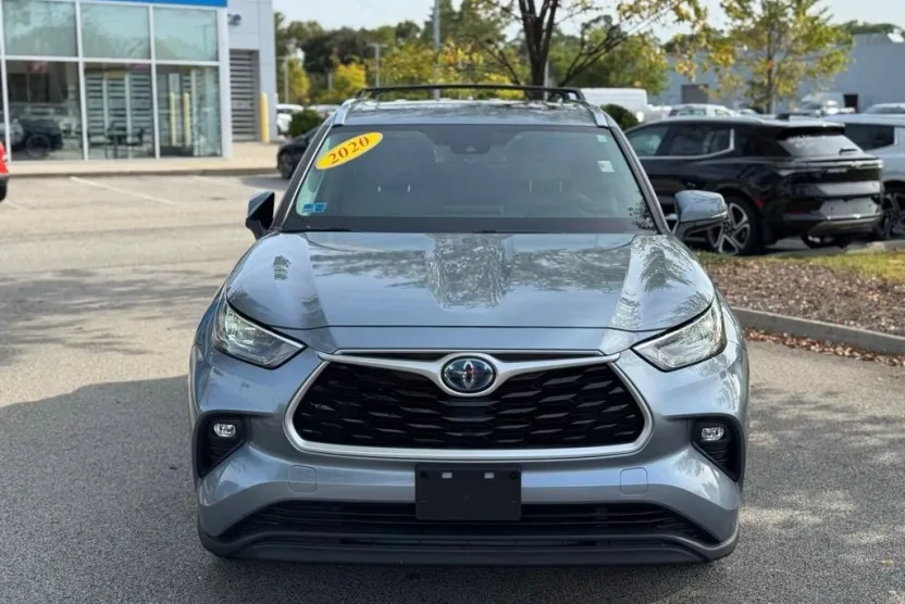 2020 Toyota Highlander XLE photo 1