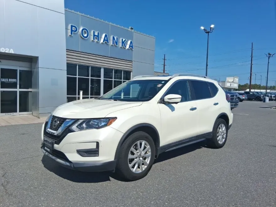 2018 Nissan Rogue SV photo 1