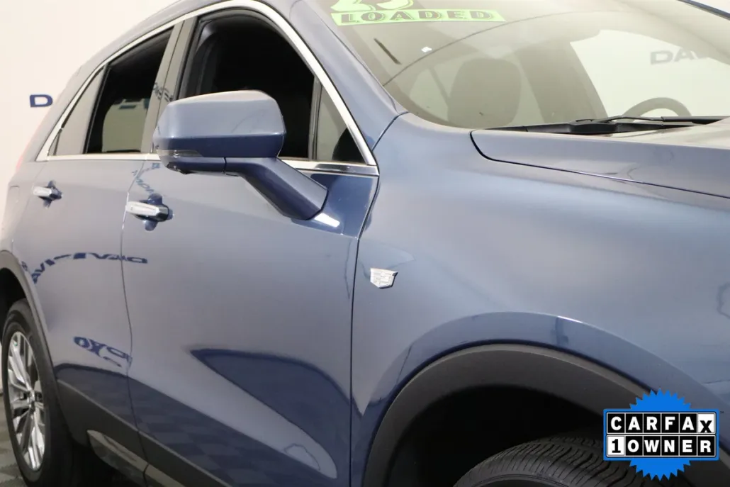 2025 Cadillac XT4 Premium Luxury photo 1