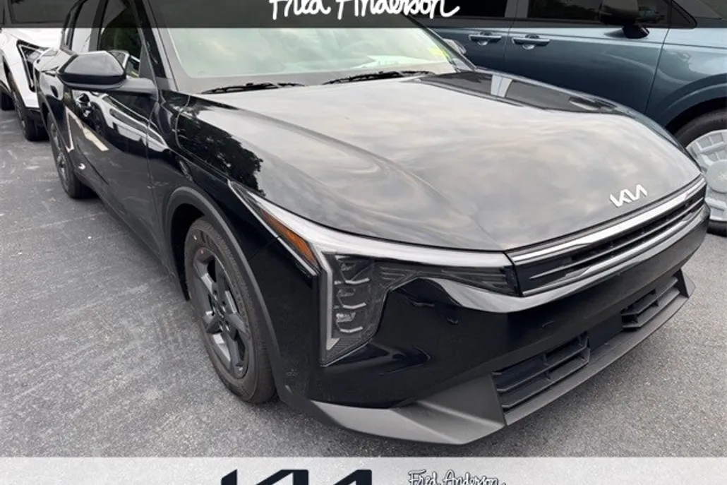 2025 Kia K4 LX photo 1