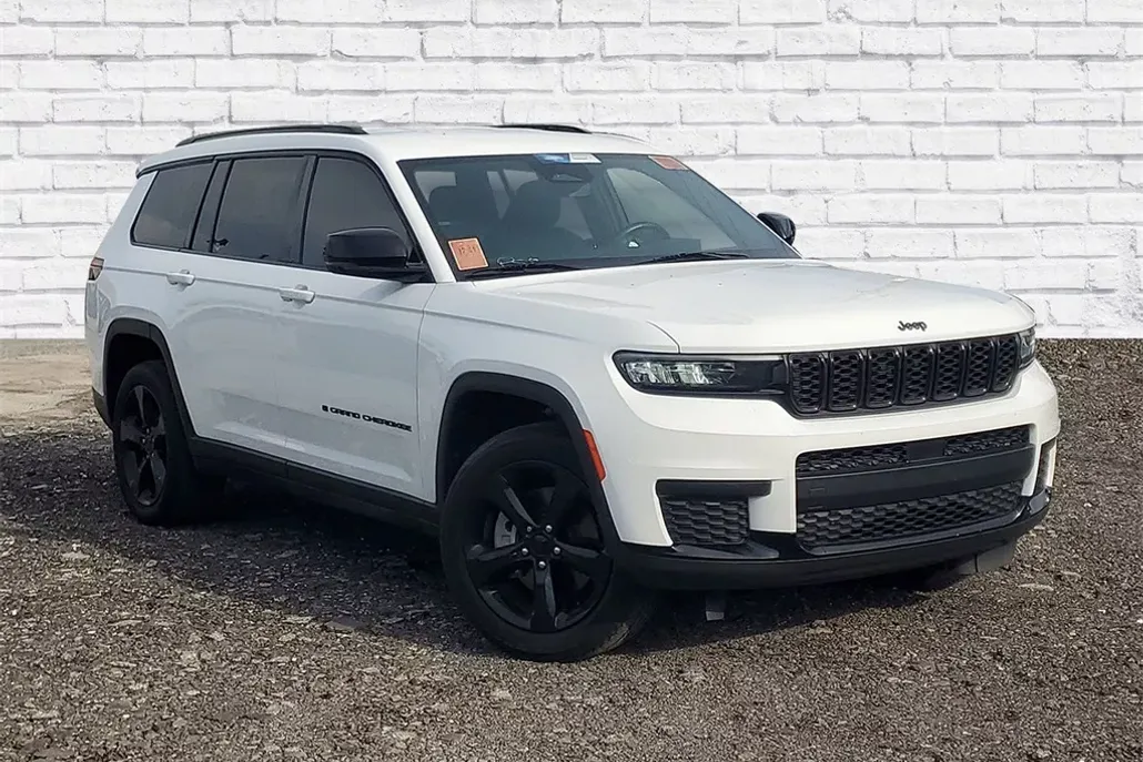 2022 Jeep Grand Cherokee Altitude photo 1