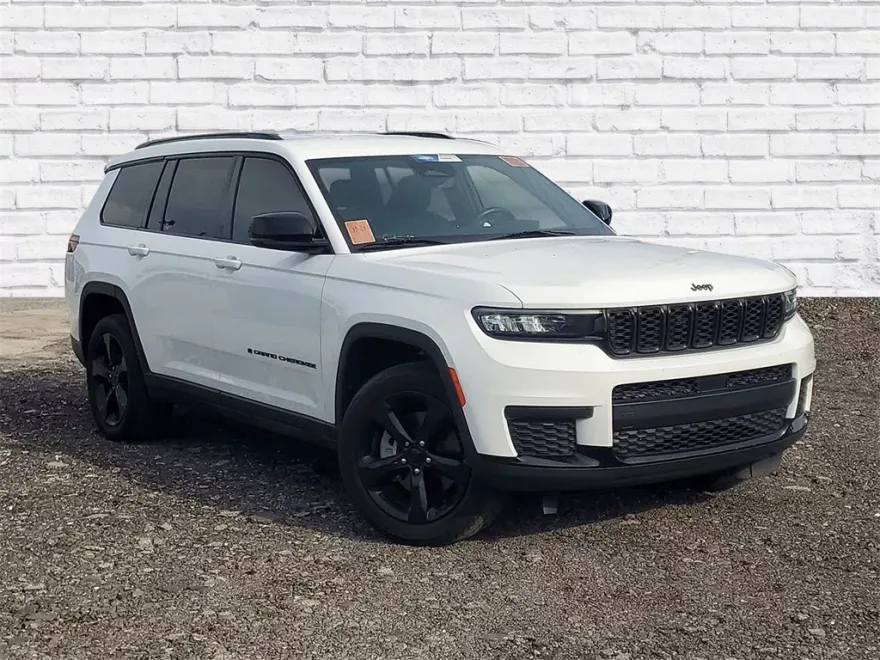 2022 Jeep Grand Cherokee Altitude photo 1