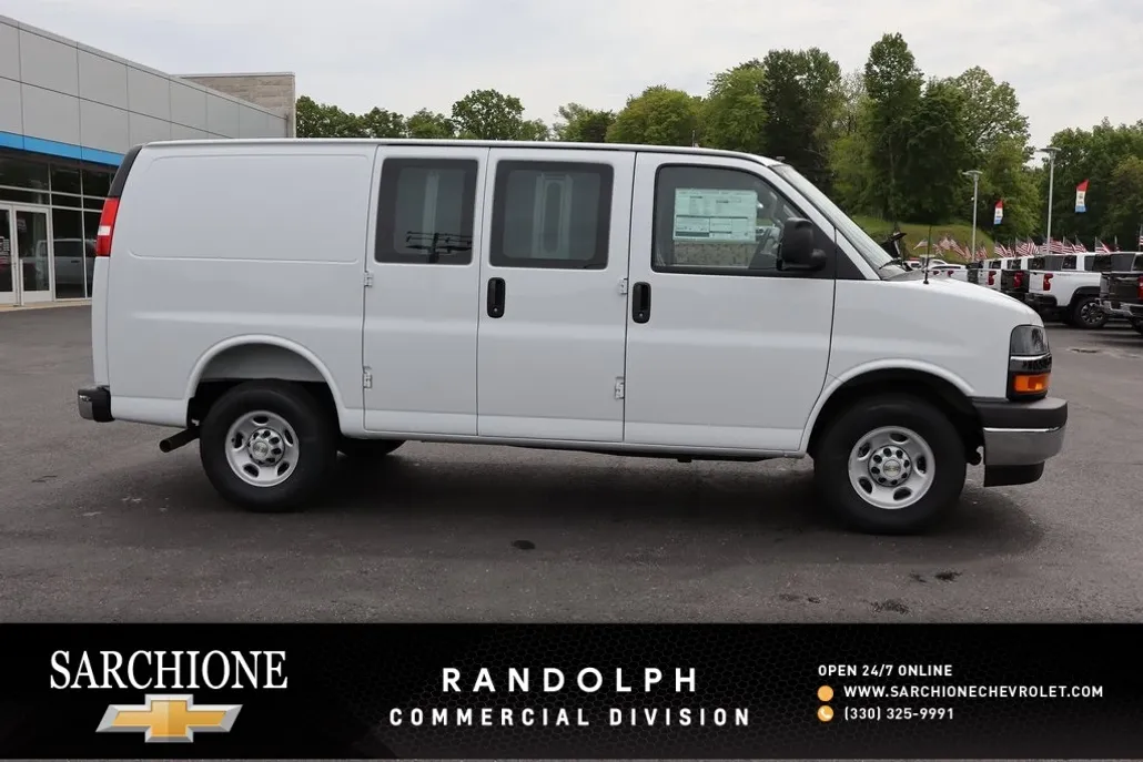 2025 Chevrolet Express 3500 Work Van photo 1