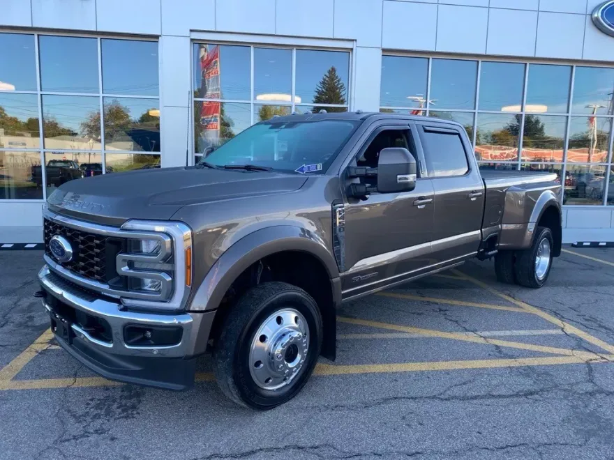 2023 Ford F-450 Lariat photo 1