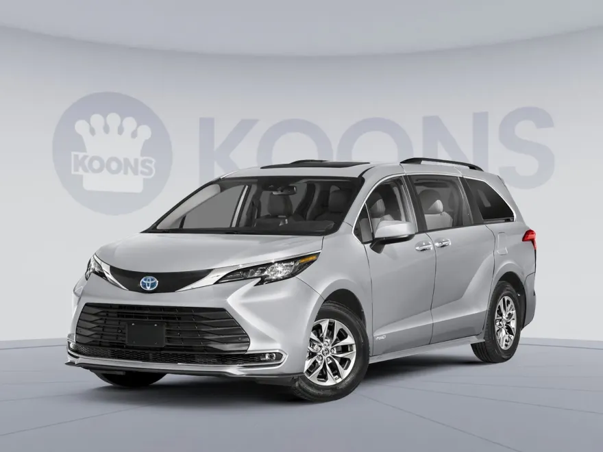 2025 Toyota Sienna XLE photo 1