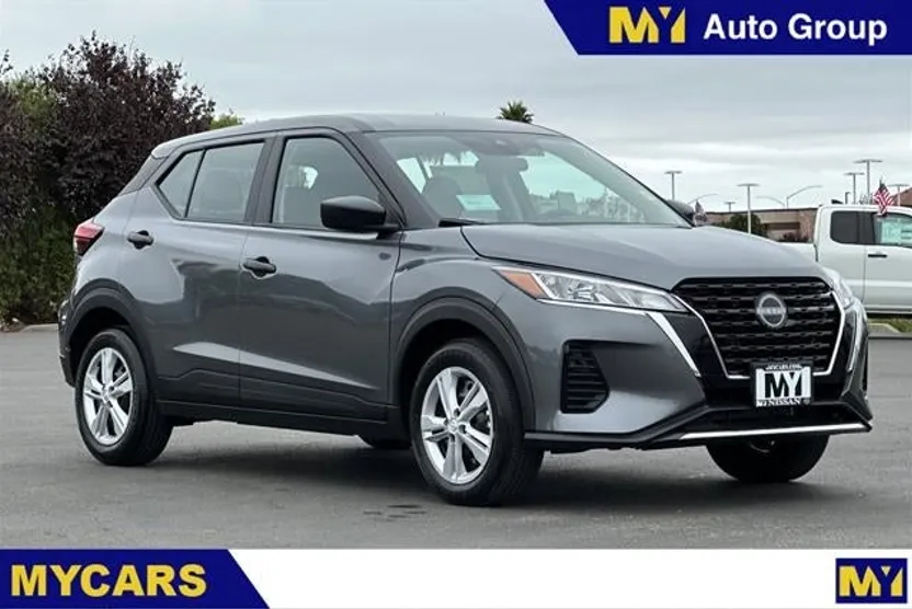 2025 Nissan Kicks Play S photo 1