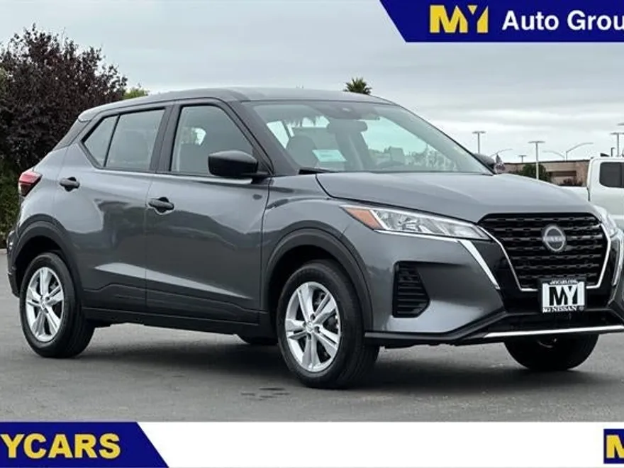 2025 Nissan Kicks Play S photo 1