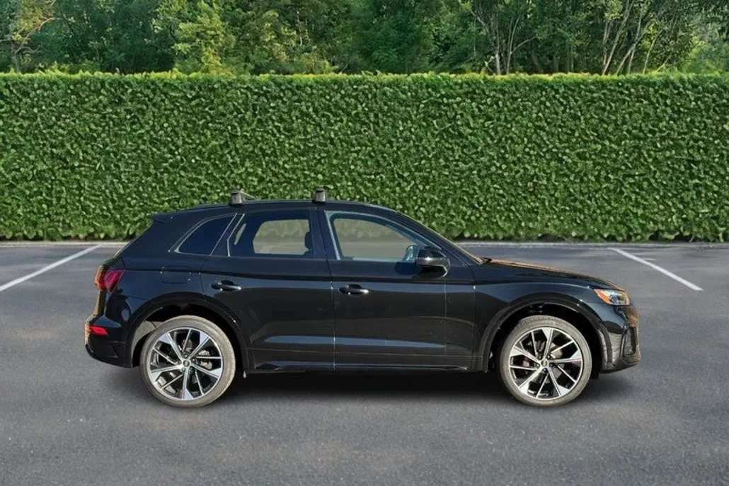 2023 Audi SQ5 Premium Plus photo 1