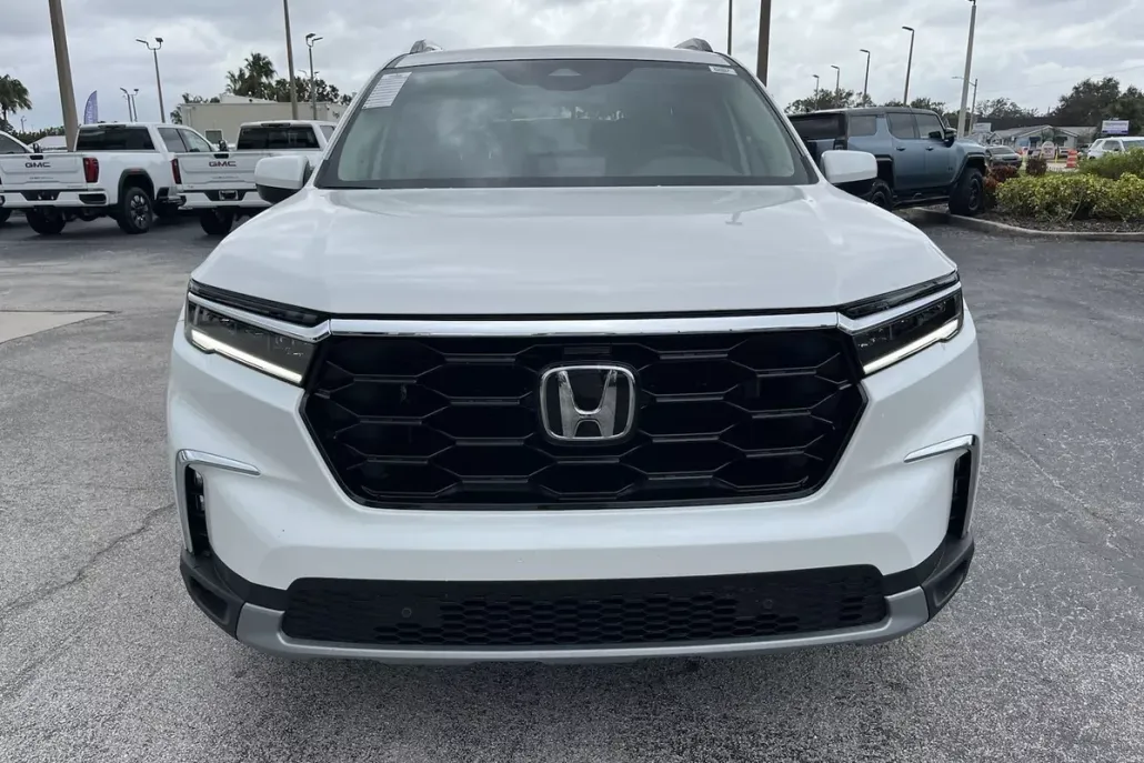 2025 Honda Pilot Touring photo 1