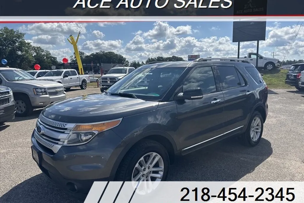 2015 Ford Explorer XLT photo 1