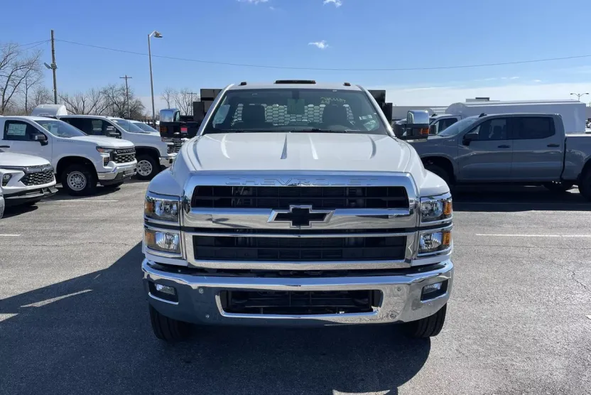 2023 Chevrolet Silverado 5500HD Work Truck photo 1