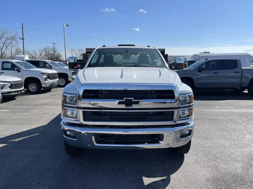 2023 Chevrolet Silverado 5500HD Work Truck photo 1